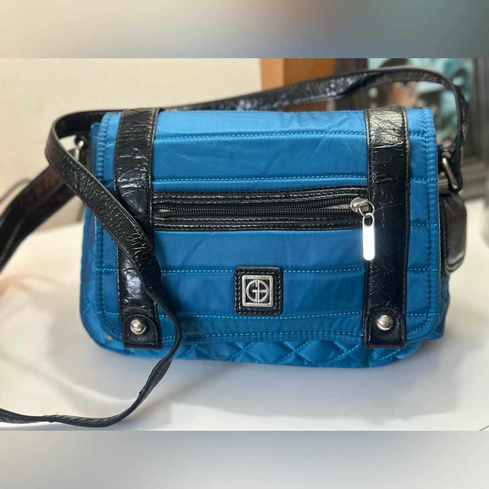 Giani Bernini Teal & Black Quilted Nylon &
Faux Leather Crossbody Bag NWOT